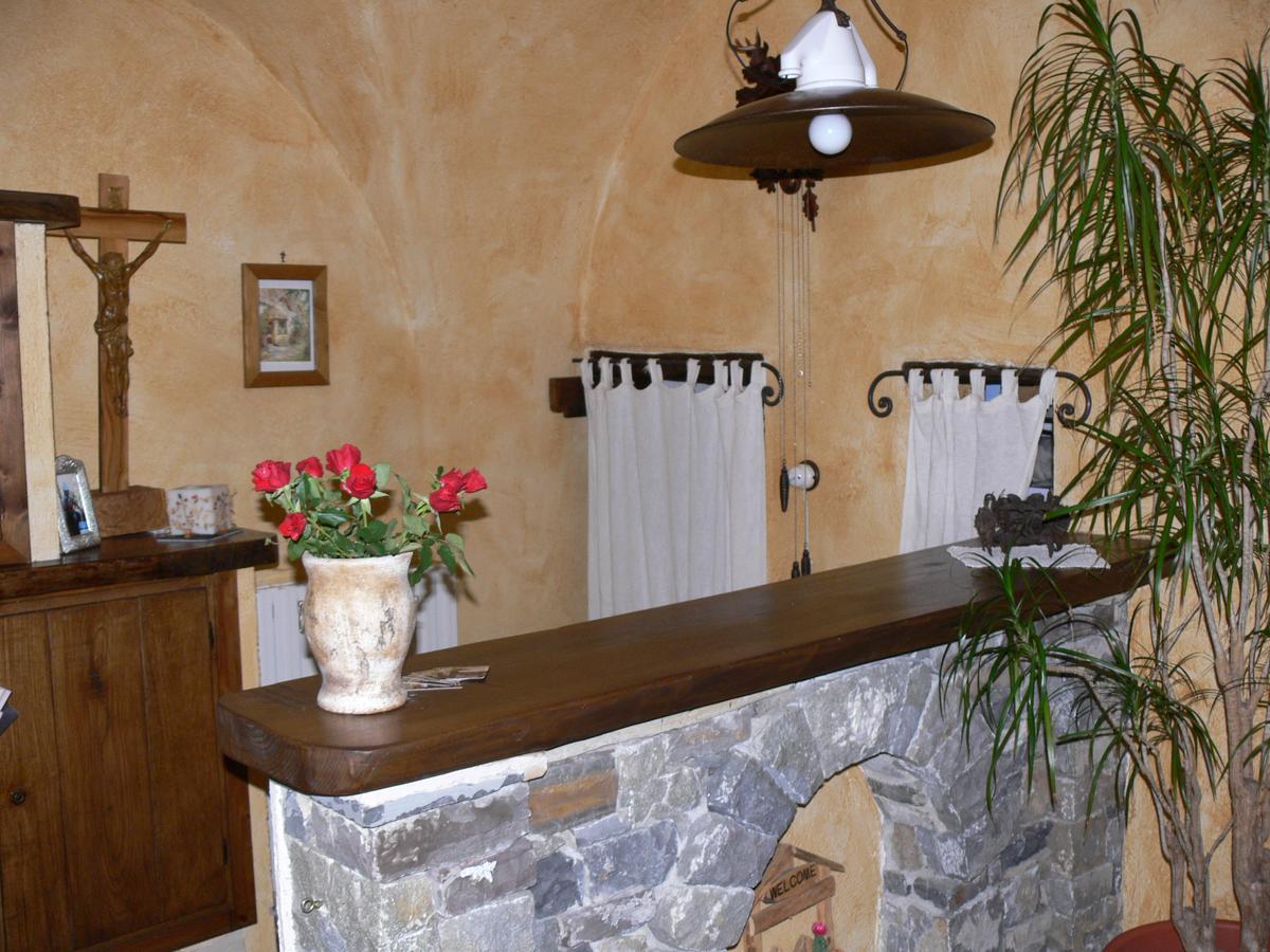 Il Cappellaio Matto Bed and Breakfast Montalto Ligure Buitenkant foto