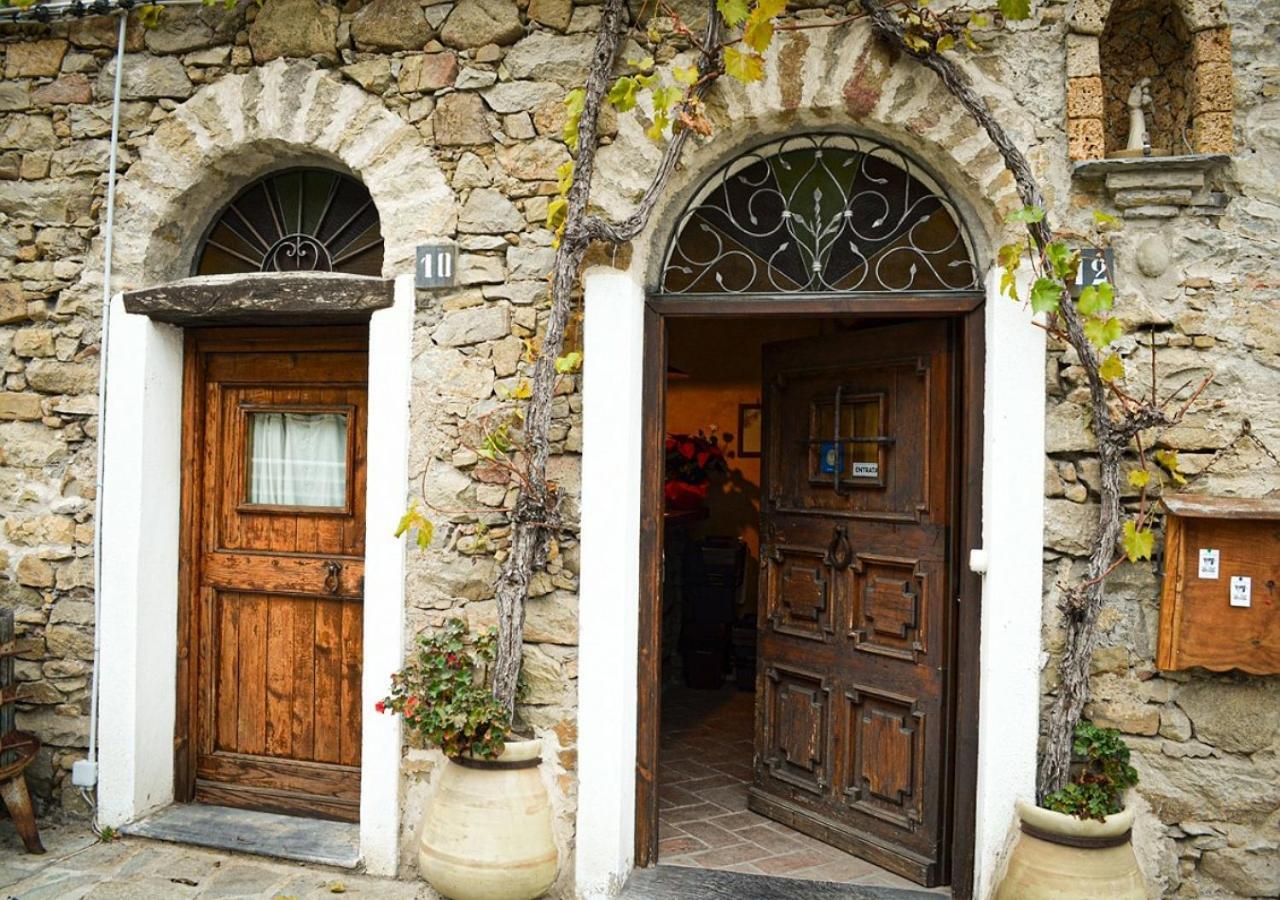 Il Cappellaio Matto Bed and Breakfast Montalto Ligure Buitenkant foto
