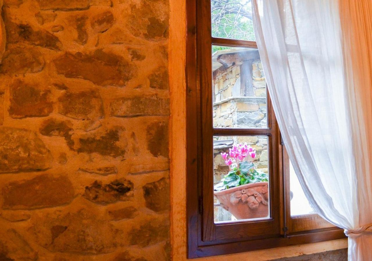 Il Cappellaio Matto Bed and Breakfast Montalto Ligure Buitenkant foto
